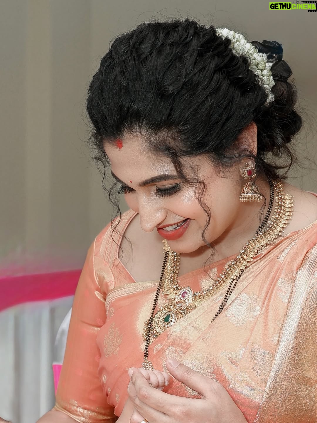 Chaitra Rai - 101.5K Likes - Tiny feet, big blessings, and a name chosen with love 🧿🌸♥️🙏🏻

Prishka - ಪ್ರಿಷ್ಕಾ meaning :God’s precious gift,A divine and pure soul,Beloved, One who is deeply loved 🥰 @prishkashetty_official 

💄: @makeoverby_sowmyamanjunath ♥️
📸 : @vkfilms.in_ 
Decor: @aura_event_studio 

#cradleceremony #namingceremony #babygirl #chaithrarai17