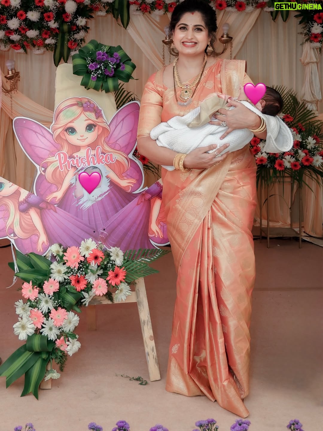 Chaitra Rai - 101.5K Likes - Tiny feet, big blessings, and a name chosen with love 🧿🌸♥️🙏🏻

Prishka - ಪ್ರಿಷ್ಕಾ meaning :God’s precious gift,A divine and pure soul,Beloved, One who is deeply loved 🥰 @prishkashetty_official 

💄: @makeoverby_sowmyamanjunath ♥️
📸 : @vkfilms.in_ 
Decor: @aura_event_studio 

#cradleceremony #namingceremony #babygirl #chaithrarai17