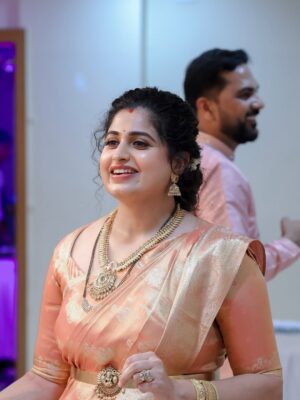 Chaitra Rai Instagram - Tiny feet, big blessings, and a name chosen with love 🧿🌸♥️🙏🏻

Prishka - ಪ್ರಿಷ್ಕಾ meaning :God’s precious gift,A divine and pure soul,Beloved, One who is deeply loved 🥰 @prishkashetty_official 

💄: @makeoverby_sowmyamanjunath ♥️
📸 : @vkfilms.in_ 
Decor: @aura_event_studio 

#cradleceremony #namingceremony #babygirl #chaithrarai17