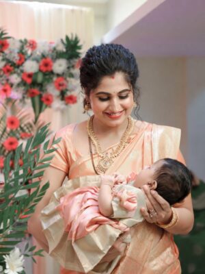 Chaitra Rai Instagram - Tiny feet, big blessings, and a name chosen with love 🧿🌸♥️🙏🏻

Prishka - ಪ್ರಿಷ್ಕಾ meaning :God’s precious gift,A divine and pure soul,Beloved, One who is deeply loved 🥰 @prishkashetty_official 

💄: @makeoverby_sowmyamanjunath ♥️
📸 : @vkfilms.in_ 
Decor: @aura_event_studio 

#cradleceremony #namingceremony #babygirl #chaithrarai17