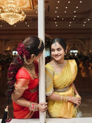 Chaitra Vasudevan Instagram - Habbada Shubhashayagalu 
.
Photos from wedding last year
.
My beautiful saree cap sleeved blouse designed by @likitha_suresh_ @shimmer_designer_studio 
.
Makeup & beautiful floral braid hair @makeoverby_priyadarshini 
.
Flowers @jayashreehanu 
.
Photographs by the best @clicks_by_naveen1 
. 
Jewels @kheajewellery 
. 
Maati ear chain,kuchu & nose pin @thespatika