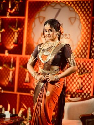 Chaitra Vasudevan Instagram - Zee kutumba 2025 
.
.
Mua @makeover_by_ranju_gowda 
Pc @prutviphotography
Jewels @nk_jewelshouse
Saree @dt_bridalstudio