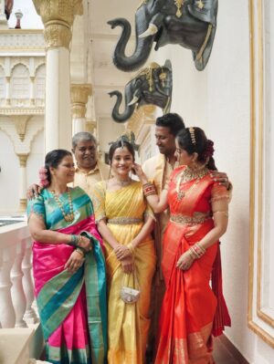 Chaitra Vasudevan Instagram - Habbada Shubhashayagalu 
.
Photos from wedding last year
.
My beautiful saree cap sleeved blouse designed by @likitha_suresh_ @shimmer_designer_studio 
.
Makeup & beautiful floral braid hair @makeoverby_priyadarshini 
.
Flowers @jayashreehanu 
.
Photographs by the best @clicks_by_naveen1 
. 
Jewels @kheajewellery 
. 
Maati ear chain,kuchu & nose pin @thespatika