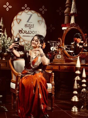 Chaitra Vasudevan Instagram - Zee kutumba 2025 
.
.
Mua @makeover_by_ranju_gowda 
Pc @prutviphotography
Jewels @nk_jewelshouse
Saree @dt_bridalstudio