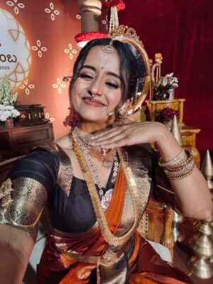 Chaitra Vasudevan Instagram - Zee kutumba 2025 
.
.
Mua @makeover_by_ranju_gowda 
Pc @prutviphotography
Jewels @nk_jewelshouse
Saree @dt_bridalstudio