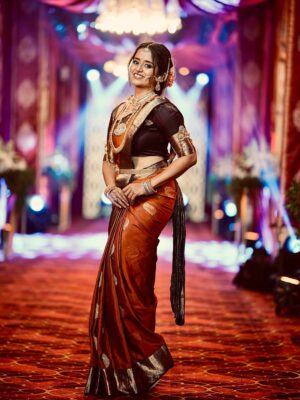 Chaitra Vasudevan Instagram - Zee kutumba 2025 
.
.
Mua @makeover_by_ranju_gowda 
Pc @prutviphotography
Jewels @nk_jewelshouse
Saree @dt_bridalstudio
