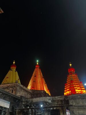 Chandana Gowda Instagram - My strength •My hope •My protector ❤️

Thank you for one of the most organised trip @saishishirtours 

#pandarapura #kollapura #maharastra #divine #godisfirst