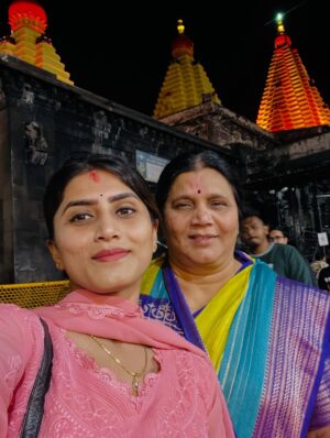 Chandana Gowda Instagram - My strength •My hope •My protector ❤️

Thank you for one of the most organised trip @saishishirtours 

#pandarapura #kollapura #maharastra #divine #godisfirst