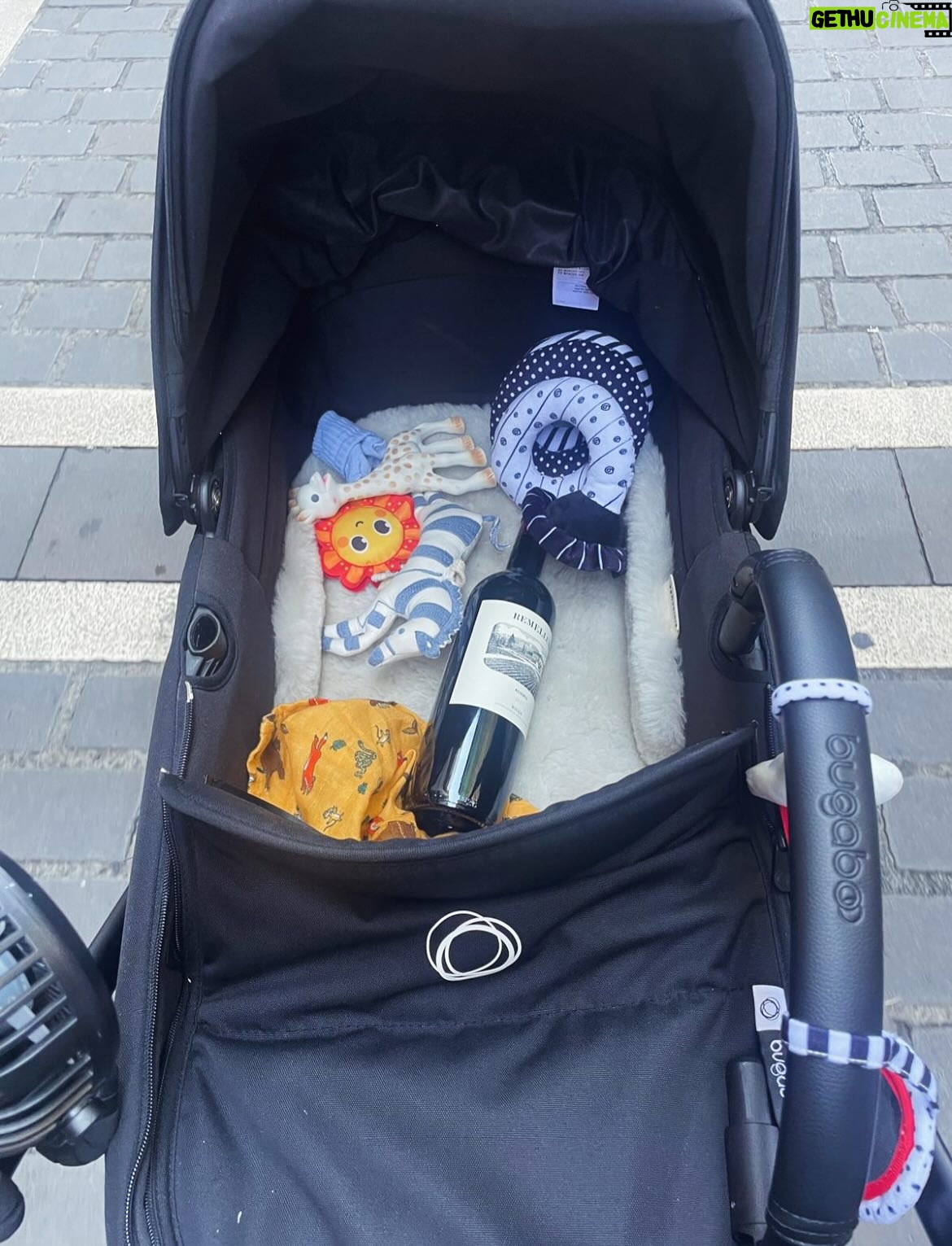 Charlie Murphy - 3.8K Likes - That’s a wrap on #TheNightHouse movie. My first job back as a working mum to a very tiny human. It couldn’t have been a better experience. Especially when it came to the logistics of breastfeeding! So so many wonderful people made it the smoothest, funnest worthwhile experience. IT IS POSSIBLE 😊Thank you so much @jinajaycasting @aaronpaul @jesperganslandt #Frederikwikstrom #Imogenbell @rogerjones6925 @inma_azorin_hairmua #Carolinagorrín #Krystinamemgervia #Shannonestrada @samyates2020 #ittakesavillage❤️ #ittakesacircus #backtowork #workingactress