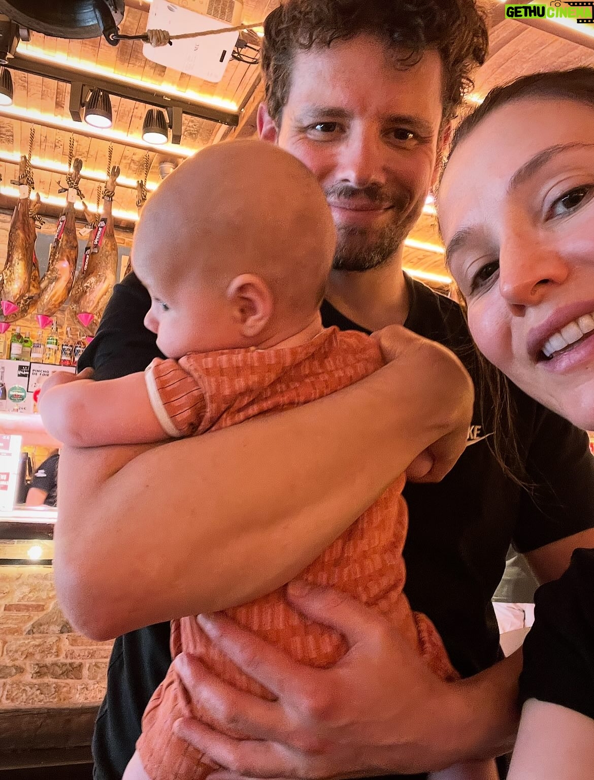 Charlie Murphy - 3.8K Likes - That’s a wrap on #TheNightHouse movie. My first job back as a working mum to a very tiny human. It couldn’t have been a better experience. Especially when it came to the logistics of breastfeeding! So so many wonderful people made it the smoothest, funnest worthwhile experience. IT IS POSSIBLE 😊Thank you so much @jinajaycasting @aaronpaul @jesperganslandt #Frederikwikstrom #Imogenbell @rogerjones6925 @inma_azorin_hairmua #Carolinagorrín #Krystinamemgervia #Shannonestrada @samyates2020 #ittakesavillage❤️ #ittakesacircus #backtowork #workingactress