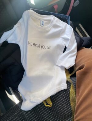 Charlie Murphy Instagram - That’s a wrap on #TheNightHouse movie. My first job back as a working mum to a very tiny human. It couldn’t have been a better experience. Especially when it came to the logistics of breastfeeding! So so many wonderful people made it the smoothest, funnest worthwhile experience. IT IS POSSIBLE 😊Thank you so much @jinajaycasting @aaronpaul @jesperganslandt #Frederikwikstrom #Imogenbell @rogerjones6925 @inma_azorin_hairmua #Carolinagorrín #Krystinamemgervia #Shannonestrada @samyates2020 #ittakesavillage❤️ #ittakesacircus #backtowork #workingactress