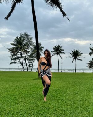 Charvi Saraf Instagram - I do believe its time for another tropical adventure! ☂️🤍
Thank you @caravelabeachresort for the amazing hospitality and stay!