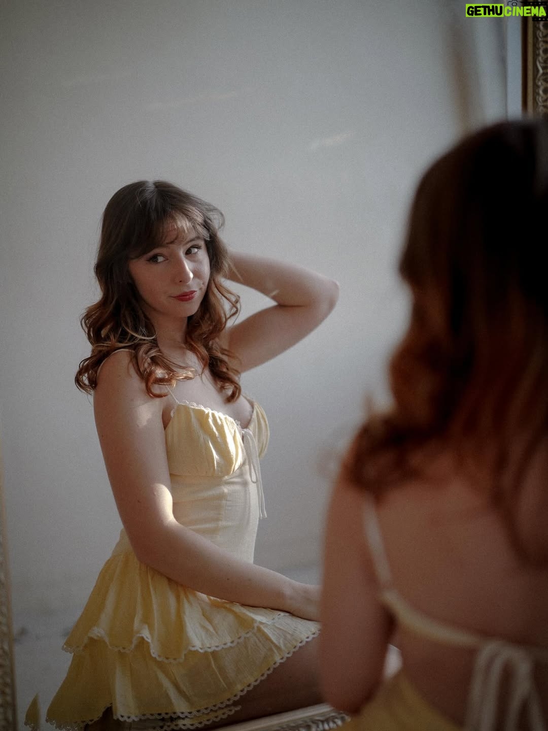 Chelsea Cook - 4.4K Likes - I broke a mirror. Now I have seven years of exactly the same problems.
•
📸: @thewickedlady