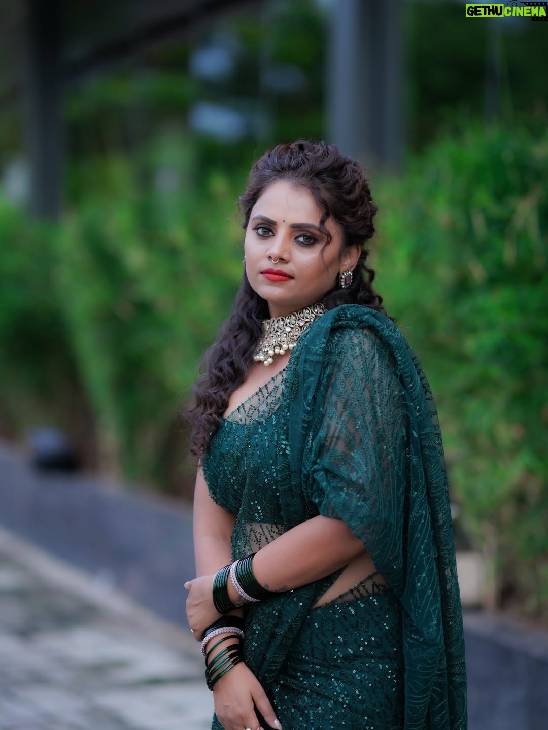 Cherika R Murthy - 2.8K Likes - Click by @dream_pictures7349 
Outfit by @viha.alankar 
Makeover by @makeoverwith_kavya_aradya 
Hairstyle 
Jewel @kushal_kaari_fashion_jewelry