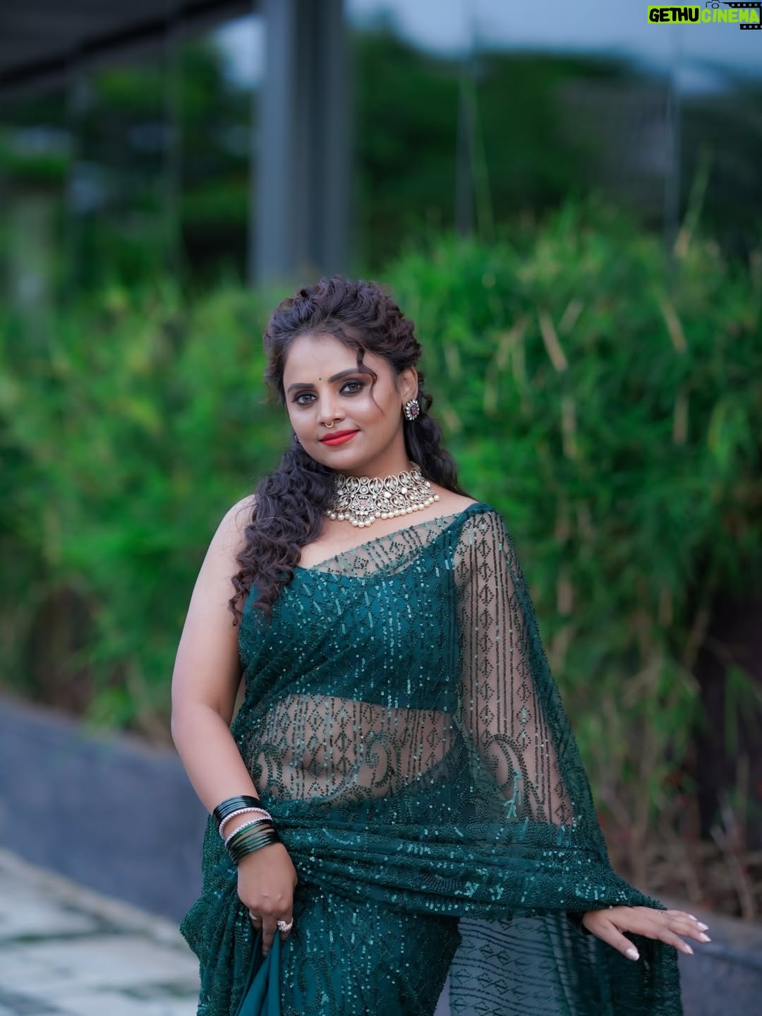 Cherika R Murthy - 2.8K Likes - Click by @dream_pictures7349 
Outfit by @viha.alankar 
Makeover by @makeoverwith_kavya_aradya 
Hairstyle 
Jewel @kushal_kaari_fashion_jewelry