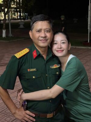 Chi Pu Instagram - Những ngày cuối huấn luyện, mệt rã rời.
Thấy “đồng chí bố” xuất hiện ở sư đoàn 325, tinh thần lập tức hồi sinh!
Vỡ oàaaaa huhuhu 🫡💚
#Chipu #SaoNhapNgu #SaoNhapNgu2025