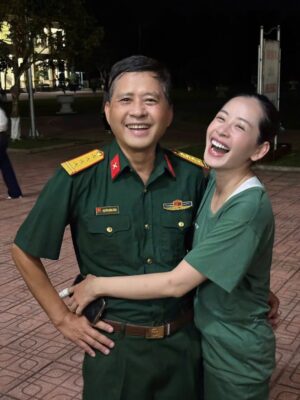 Chi Pu Instagram - Những ngày cuối huấn luyện, mệt rã rời.
Thấy “đồng chí bố” xuất hiện ở sư đoàn 325, tinh thần lập tức hồi sinh!
Vỡ oàaaaa huhuhu 🫡💚
#Chipu #SaoNhapNgu #SaoNhapNgu2025