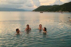 Chi Pu Instagram - Chuyến đi có quá nhiều moment cần enjoy mà chỉ được post 20 tấm ảnh T.T