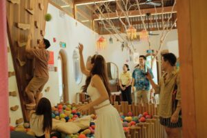 Chi Pu Instagram - Chuyến đi có quá nhiều moment cần enjoy mà chỉ được post 20 tấm ảnh T.T