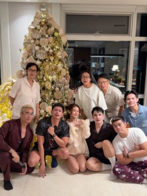 Chienna Filomeno Instagram - Merry Christmas from our family to yours 🎄🛋️

So grateful to @gideonhermosa for bringing our first Christmas tree at my place to life— what a dream! And thank you @thegabrielsph for the wonderful Christmas spread that made celebrating with family even more memorable. Silent night, cozy night kinda vibes for this year 🤍✨