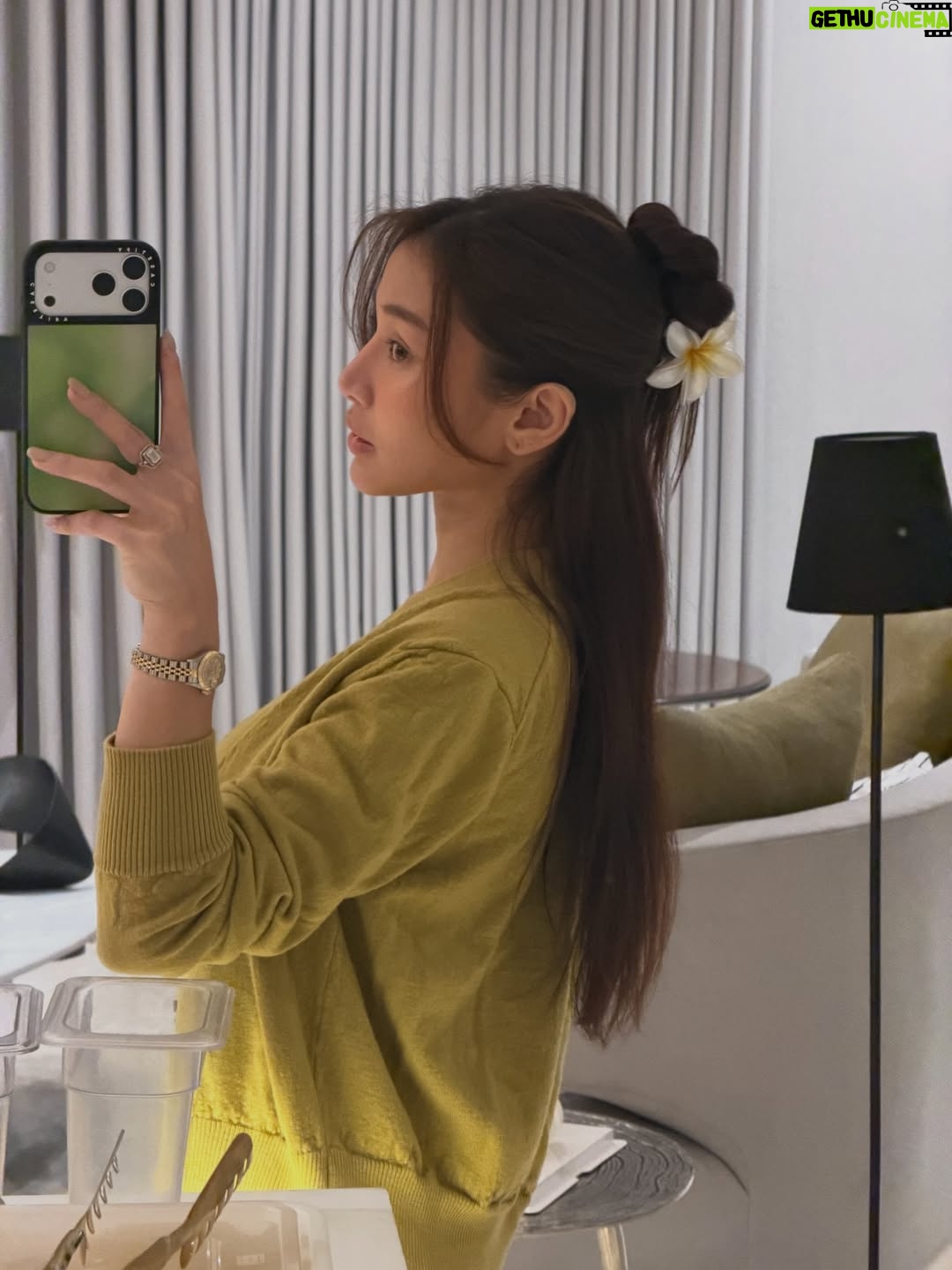 Chienna Filomeno - 70.8K Likes - Merry Christmas from our family to yours 🎄🛋️

So grateful to @gideonhermosa for bringing our first Christmas tree at my place to life— what a dream! And thank you @thegabrielsph for the wonderful Christmas spread that made celebrating with family even more memorable. Silent night, cozy night kinda vibes for this year 🤍✨