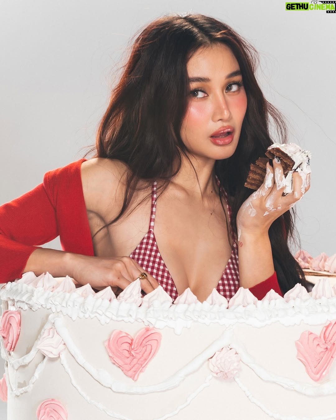 Chienna Filomeno - 115.7K Likes - time to eat my cake 🍰 

Thank you so much to everyone who took the time to greet me on my birthday. 🥹 I read each and every message, and my heart is truly full. Grateful for all the love you’ve shown. Here’s to enjoying my last year in my 20s 🥰 #twenCHIEfine

Thank you @aegyocakes and @dessertdraft.bakingschool 🎂