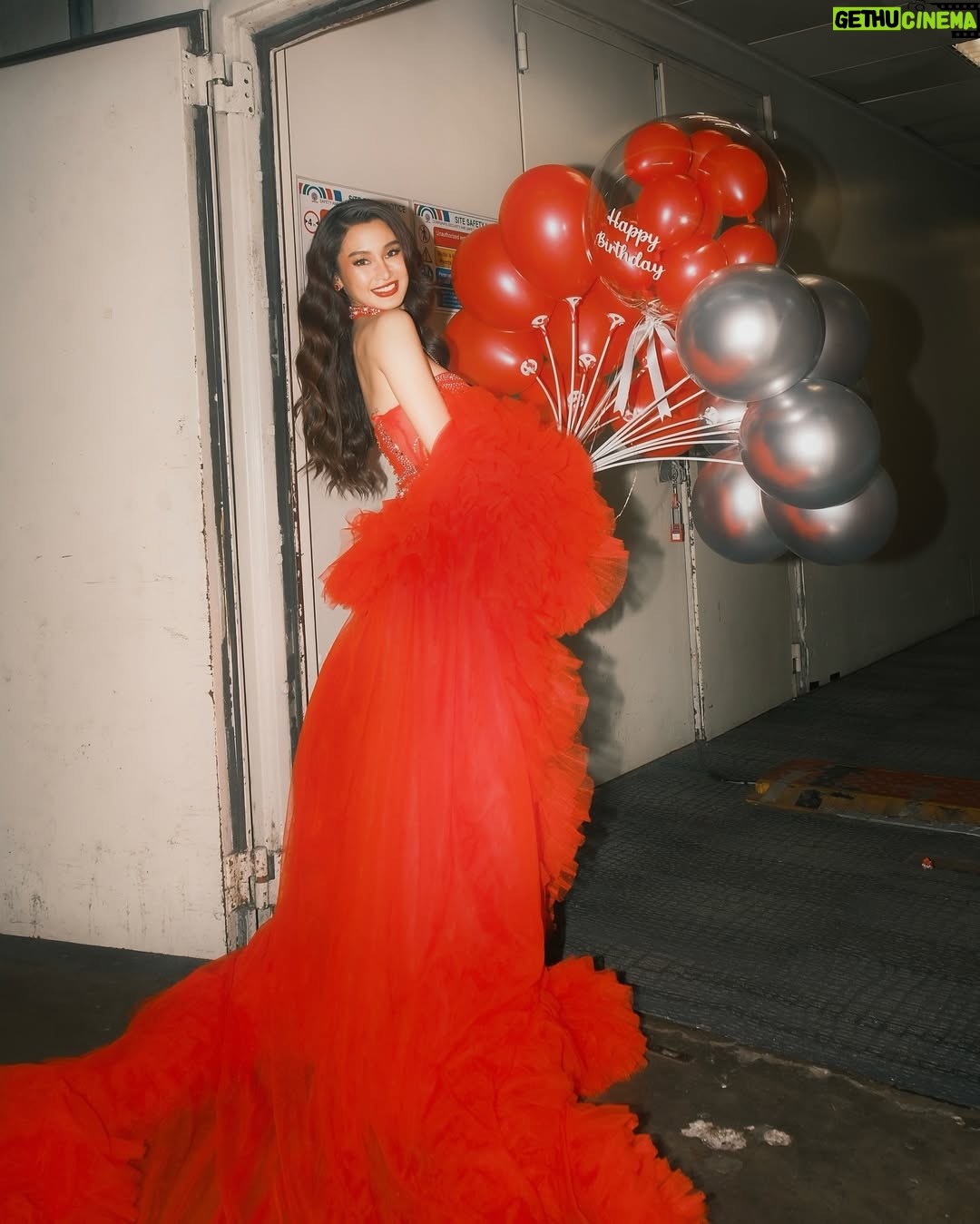 Chienna Filomeno - 54.3K Likes - Showing how I burlesque for my early birthday prod 💃🏻✨

thank you @asapofficial and Dance Sirens 🥰

@carellgarcia_ @kiel.hair @thequilangmiguel @its_me_hanns 

📸: @snappedbyralph
