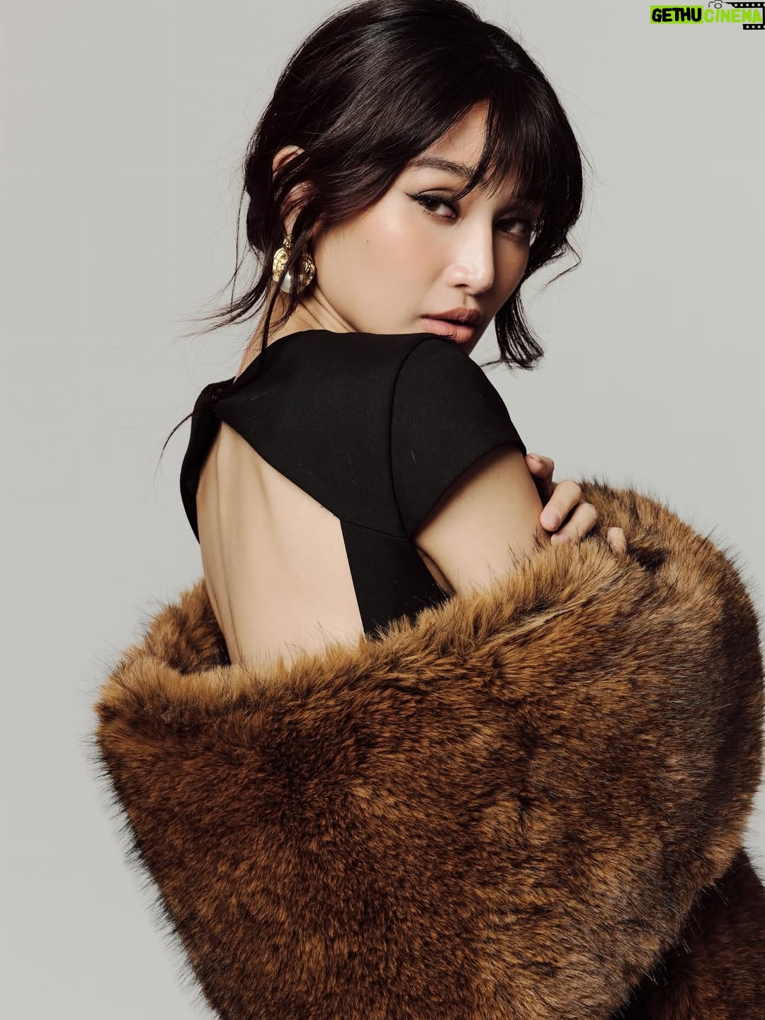 Chienna Filomeno - 53.7K Likes - is wearing @hm ‘s a/w 2025 collection 🖤🐆

event photos coming in 3..2..