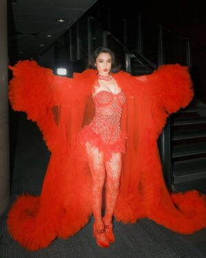 Chienna Filomeno Instagram - Showing how I burlesque for my early birthday prod 💃🏻✨

thank you @asapofficial and Dance Sirens 🥰

@carellgarcia_ @kiel.hair @thequilangmiguel @its_me_hanns 

📸: @snappedbyralph