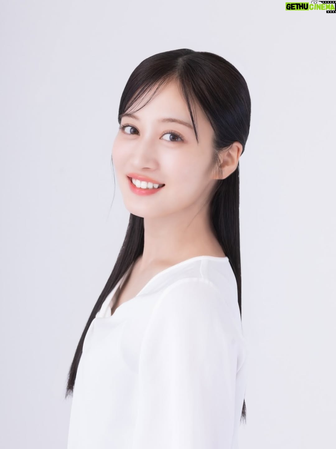 Chihiro Kawakami - 4.7K Likes - あけましておめでとうございます🎍

この度、本日１月１日より
吉本興業 所属 になりました。

俳優として新たなスタートを迎えられること
皆さんにご報告できることを嬉しく思います！

本年も宜しくお願い致します🐴✨