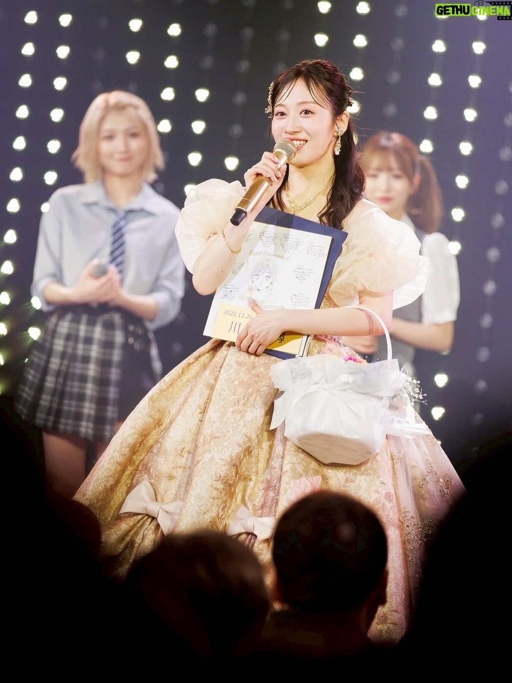 Chihiro Kawakami - 4.1K Likes - 🎤

川上千尋卒業公演
ありがとうございました！

１３年間お世話になった場所を離れる決意をした日
楽しみより不安な気持ちの方が多くて笑顔で卒業できるのか
少し心配していました。

卒業発表してからの半年間
家族、スタッフさん、メンバーたち
応援してくれてるファンの皆さんからの愛を感じ
背中を押して下さってることを感じ
卒業に向けて胸を張ることができました🙂‍↕️

卒業公演当日は
やっぱりこのNMB48劇場というステージ、
NMB48というグループが大好きだからこそ
ここから離れたくないなという気持ちにもなりました

このメンバーと公演できるのと最後か〜とか
この曲歌えるのももしかしたら最後かもな〜とか
色々思ってちょっぴり寂しくもなりました

でもこんな素敵な空間でみんなに背中を押してもらえるって
なんで幸せ者なんだろうと感じて、笑顔でいられました☺️

最後の最後まで寄り添って味方でいてくれてありがとうございました！！！

そして！たっっっくさんのファンレター読みました✉️

現役時代ファンレターに救われていました。
アイドルのちっひーとして出会って下さった皆さんに本当に感謝の気持ちでいっぱいです。

何より、お手紙の中で未来の私とも会う約束をして下さったことに温かい気持ちになれました♡

私を見つけてくれてありがとう！
これからもよろしくお願いします！

１３年間お世話になりました！
本当にありがとうございました☺️☺️