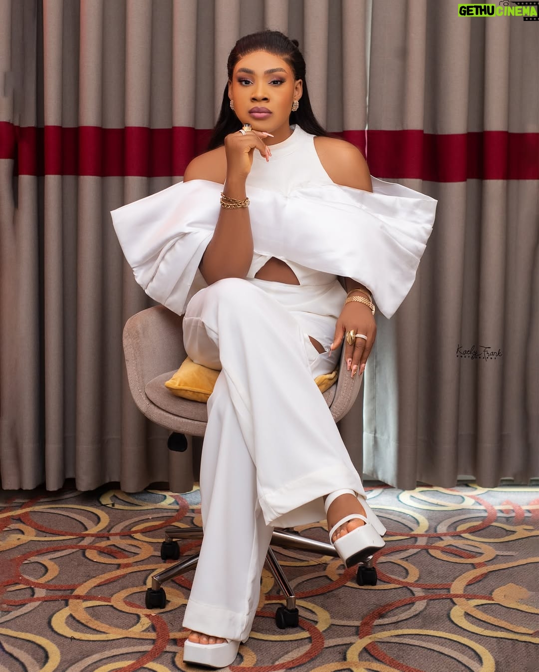 Chioma Okafor - 14.6K Likes -  1 🥳🎂

So Blessed, So Grateful ✨

⚡️ : @kachyfrank_photography
⚡️: @dezys_dazzles 
⚡️: @maris_vogue
 ⚡️: @jshotelph
⚡️: @samawoman 

#BirthdayGirl #FocusOnChioma