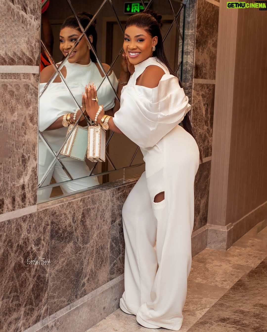 Chioma Okafor - 14.6K Likes -  1 🥳🎂

So Blessed, So Grateful ✨

⚡️ : @kachyfrank_photography
⚡️: @dezys_dazzles 
⚡️: @maris_vogue
 ⚡️: @jshotelph
⚡️: @samawoman 

#BirthdayGirl #FocusOnChioma