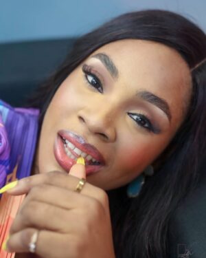 Chioma Okafor Instagram - Some JPEGs , Couldn’t Choose ✨

WARNING ⚠️: My eyes have been known to cause heart palpitations. 🤭

📸 : @efzibakomolafe