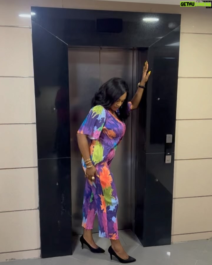 Chioma Okafor - 6.6K Likes - Some JPEGs , Couldn’t Choose ✨

WARNING ⚠️: My eyes have been known to cause heart palpitations. 🤭

📸 : @efzibakomolafe