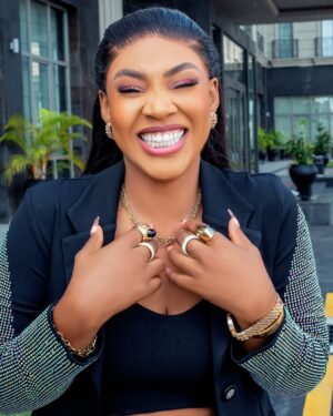 Chioma Okafor Instagram - Because I have the Almighty’s Backing🙏
Cheers to another year 💃🏼🎂🥳

Super Thankful for the Love & Kindness shown to me… Lord! 😩✨