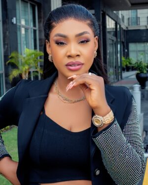 Chioma Okafor Instagram - Because I have the Almighty’s Backing🙏
Cheers to another year 💃🏼🎂🥳

Super Thankful for the Love & Kindness shown to me… Lord! 😩✨
