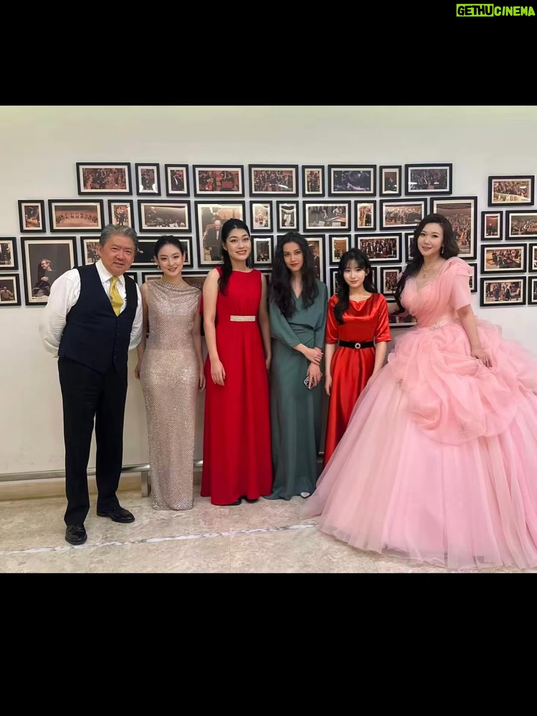 Chloe Chua - 28.6K Likes - Honoured to be spending the New Year with @maestrolongyu and @shanghaisymphonyorchestra 🌟🧨