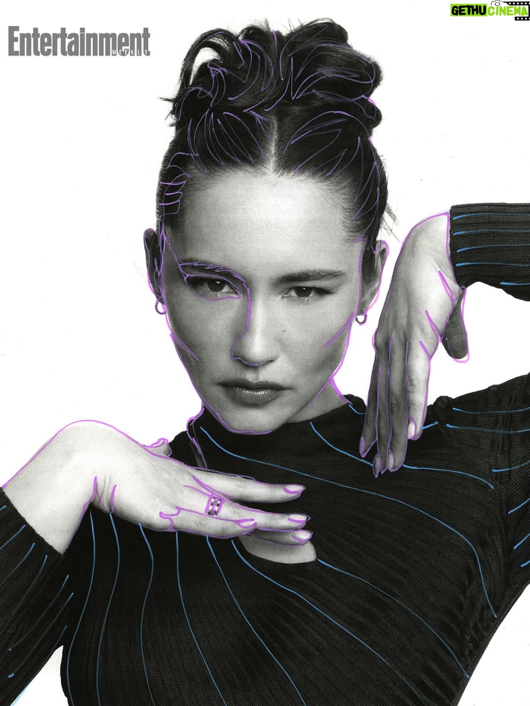 Christina Chong - 11.4K Likes - What a rollercoaster weekend at San Diego Comic Con 😍

Makeup @scotiaboydmakeup 
Hair @creepycheekytiki 
Stylist @olgatimofejeva 

Dress @mrselfportrait 
Shoes @gianvitorossi 
Jewellery @saraheismanstudio

@startrek @paramountplus #startrek #strangenewworlds