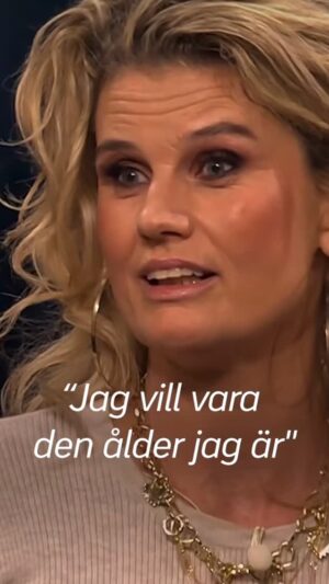 Christine Meltzer Instagram - Hej alla❤️
Jag hade lyckan att få vara med i bergfeldt i fredags och prata om sånt som jag tycker är viktigt.
Sen stod julen mitt framför dörren så jag kom av mig lite i tacket till er alla som skickat så mycket kärlek å klokskaper. 
Så TACK❤️
Å god fortsättning till alla er vackra därute, ung som gammal ❤️