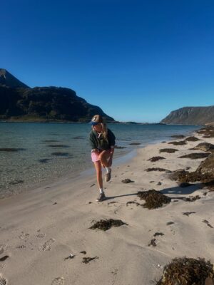 Christine Meltzer Instagram - Oh gosh!
LOFOTEN!
Nämen hur ska jag ens beskriva denna plats på jorden.
Det var då det vackraste!
OM OM OM du nångång i livet har tänkt att åka dit, så gört. Bara gört. Å om du inte har tänkt det så gört du med!
Lofoten JEG ÄLSKER DEG!
❤️🇳🇴❤️
TACK!