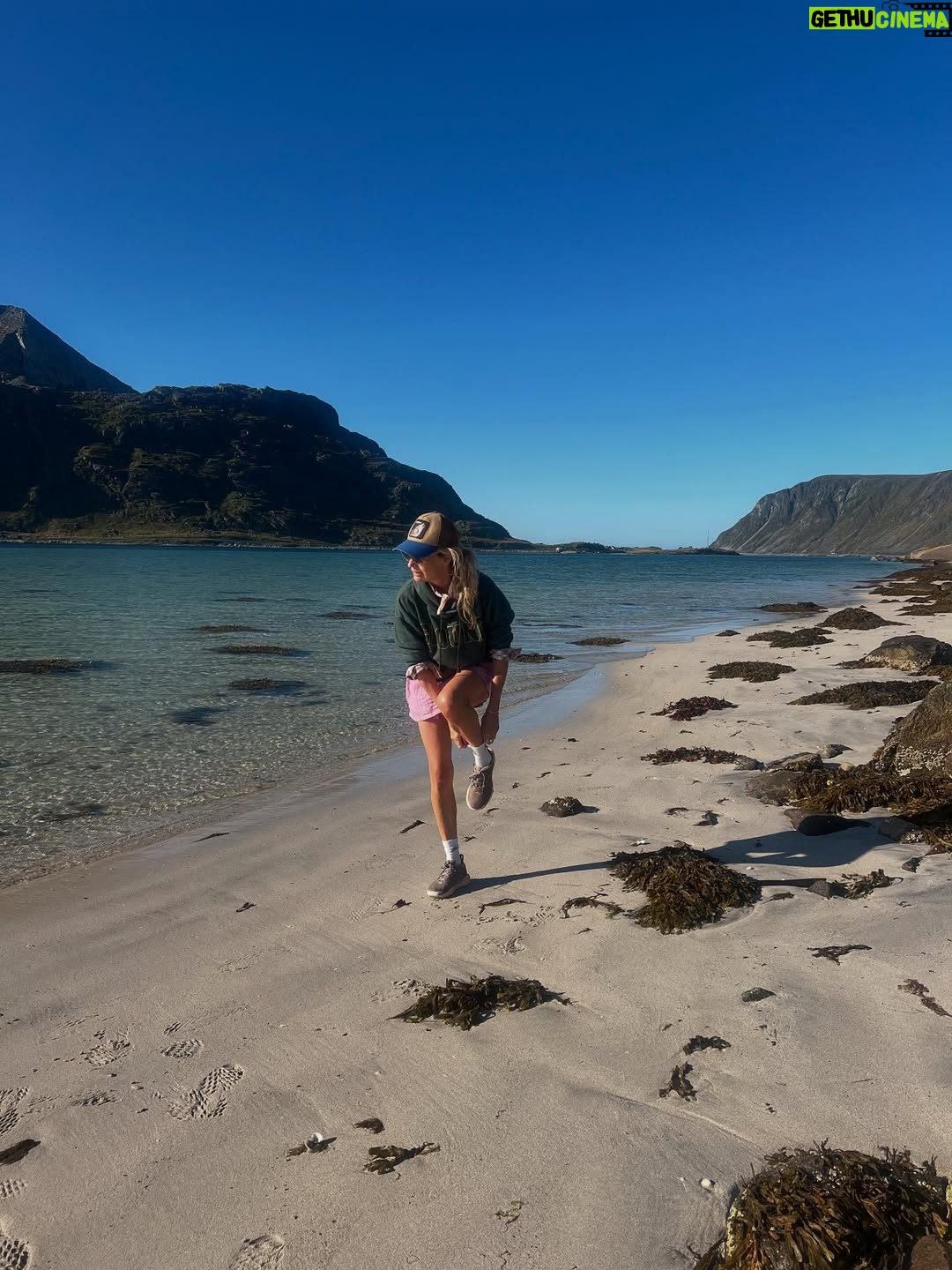 Christine Meltzer - 14.5K Likes - Oh gosh!
LOFOTEN!
Nämen hur ska jag ens beskriva denna plats på jorden.
Det var då det vackraste!
OM OM OM du nångång i livet har tänkt att åka dit, så gört. Bara gört. Å om du inte har tänkt det så gört du med!
Lofoten JEG ÄLSKER DEG!
❤️🇳🇴❤️
TACK!