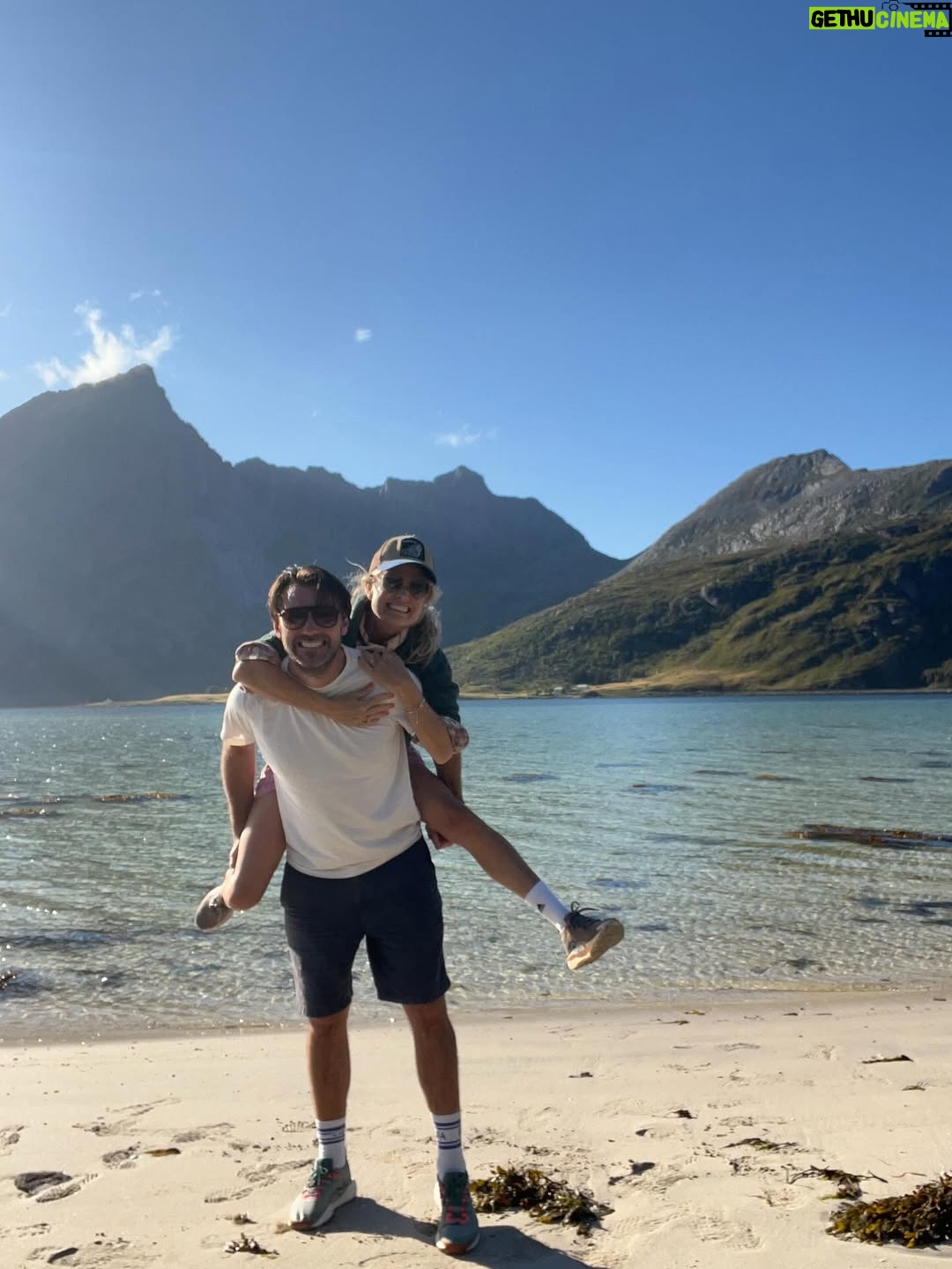 Christine Meltzer - 14.5K Likes - Oh gosh!
LOFOTEN!
Nämen hur ska jag ens beskriva denna plats på jorden.
Det var då det vackraste!
OM OM OM du nångång i livet har tänkt att åka dit, så gört. Bara gört. Å om du inte har tänkt det så gört du med!
Lofoten JEG ÄLSKER DEG!
❤️🇳🇴❤️
TACK!
