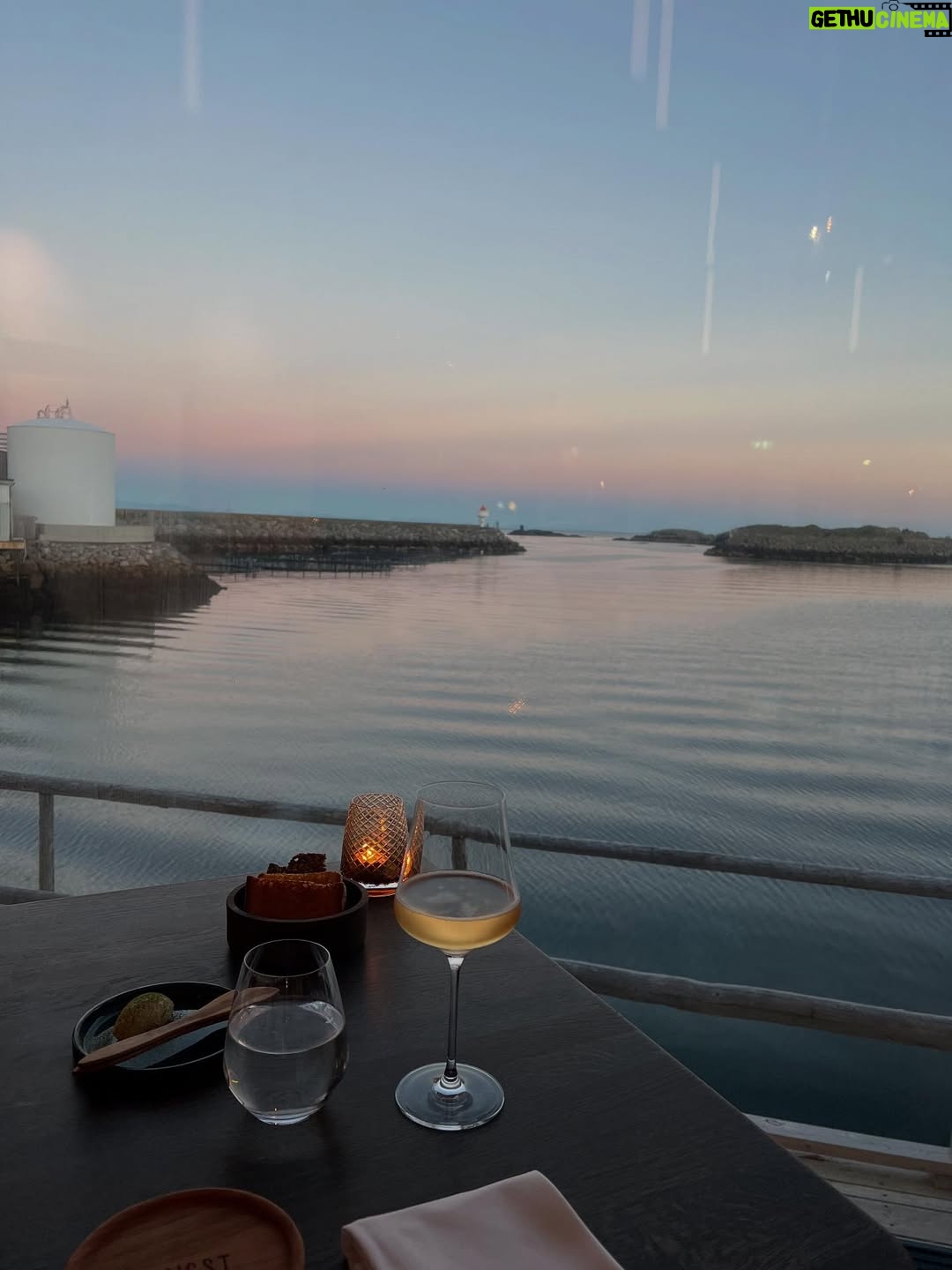 Christine Meltzer - 14.5K Likes - Oh gosh!
LOFOTEN!
Nämen hur ska jag ens beskriva denna plats på jorden.
Det var då det vackraste!
OM OM OM du nångång i livet har tänkt att åka dit, så gört. Bara gört. Å om du inte har tänkt det så gört du med!
Lofoten JEG ÄLSKER DEG!
❤️🇳🇴❤️
TACK!