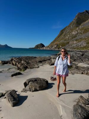 Christine Meltzer Instagram - Oh gosh!
LOFOTEN!
Nämen hur ska jag ens beskriva denna plats på jorden.
Det var då det vackraste!
OM OM OM du nångång i livet har tänkt att åka dit, så gört. Bara gört. Å om du inte har tänkt det så gört du med!
Lofoten JEG ÄLSKER DEG!
❤️🇳🇴❤️
TACK!