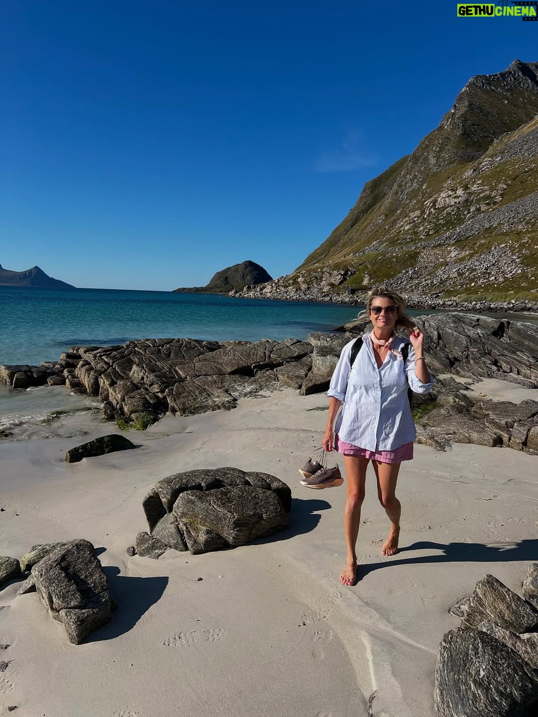 Christine Meltzer - 14.5K Likes - Oh gosh!
LOFOTEN!
Nämen hur ska jag ens beskriva denna plats på jorden.
Det var då det vackraste!
OM OM OM du nångång i livet har tänkt att åka dit, så gört. Bara gört. Å om du inte har tänkt det så gört du med!
Lofoten JEG ÄLSKER DEG!
❤️🇳🇴❤️
TACK!