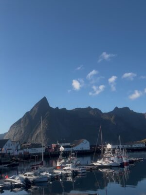 Christine Meltzer Instagram - Oh gosh!
LOFOTEN!
Nämen hur ska jag ens beskriva denna plats på jorden.
Det var då det vackraste!
OM OM OM du nångång i livet har tänkt att åka dit, så gört. Bara gört. Å om du inte har tänkt det så gört du med!
Lofoten JEG ÄLSKER DEG!
❤️🇳🇴❤️
TACK!