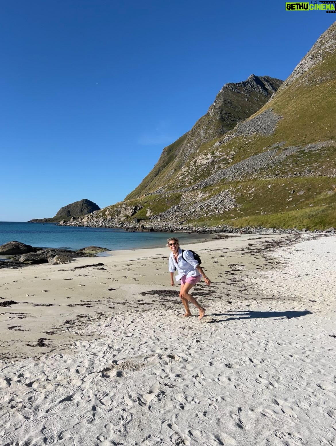 Christine Meltzer - 14.5K Likes - Oh gosh!
LOFOTEN!
Nämen hur ska jag ens beskriva denna plats på jorden.
Det var då det vackraste!
OM OM OM du nångång i livet har tänkt att åka dit, så gört. Bara gört. Å om du inte har tänkt det så gört du med!
Lofoten JEG ÄLSKER DEG!
❤️🇳🇴❤️
TACK!