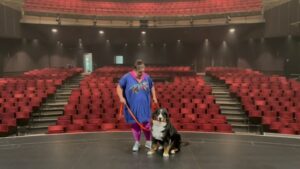 Christine Morency Instagram - ✨Petit vidéo surprise✨

Pour mettre du doux dans ta journée!

Chaque mois, pendant la tournée, on a filmé la croissance de Bertrand, le poney qui me sert de chien! 

😱🥹

Ça pas de bon sens comment ça va vite!
La différence entre 2 mois et 8 mois me fait CAPOTER!

J’ai choisi cette musique là pour accompagner le vidéo parce que c’est 100% ça: le meilleur ami que j’ai jamais eu.

C’est difficile par bouttes, mais je l’aime TELLEMENT!

Pour le meilleur et pour … mes bas de murs. 😅

🖤🤍🤎

Merci à Sylvain, mon tech, de n’avoir JAMAIS oublié un mois. 🫶