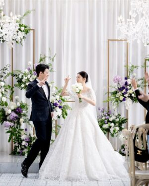 Chung Yoon-hye Instagram - 결혼식 사진을 받았어요 ❤️
축하해주신 많은분들께 감사드리며 행복하게 잘 살겠습니다

🤵🏻 @jambro8686
H/M @moon.cw_ @makeup_u_jini
Dress @houseofamy_official 
Hanbok @hanboklynn 
Video @yourbroad 
Photo @ean_yoo 
Flower @_soffitto